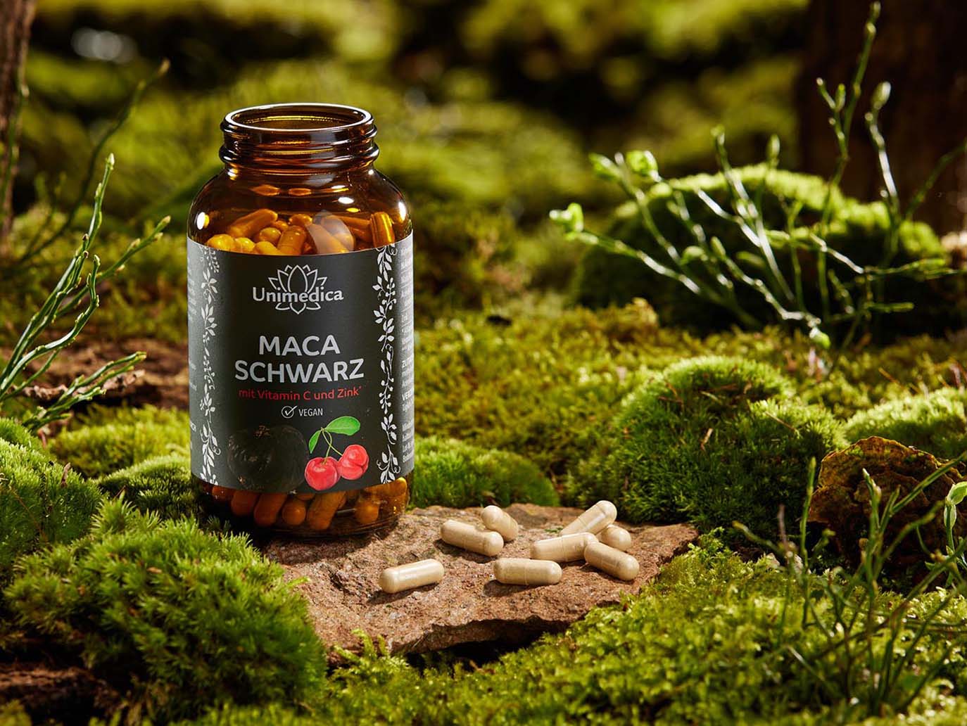 Black maca with vitamin C from acerola and zinc - 3,000 mg per daily dose (4 capsules) - 180 capsules - by Unimedica