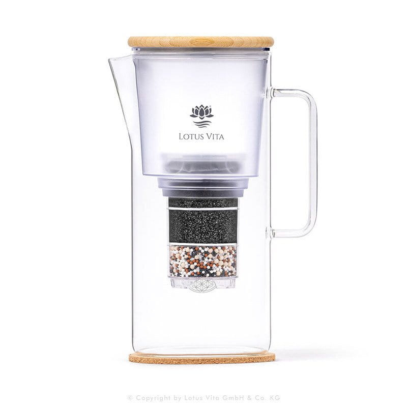 Glas-Filterkanne KATARA - NATURA PLUS® - Lotus Vita, mit Bambusdeckel und Blume des Lebens Gravur auf der Glaskanne