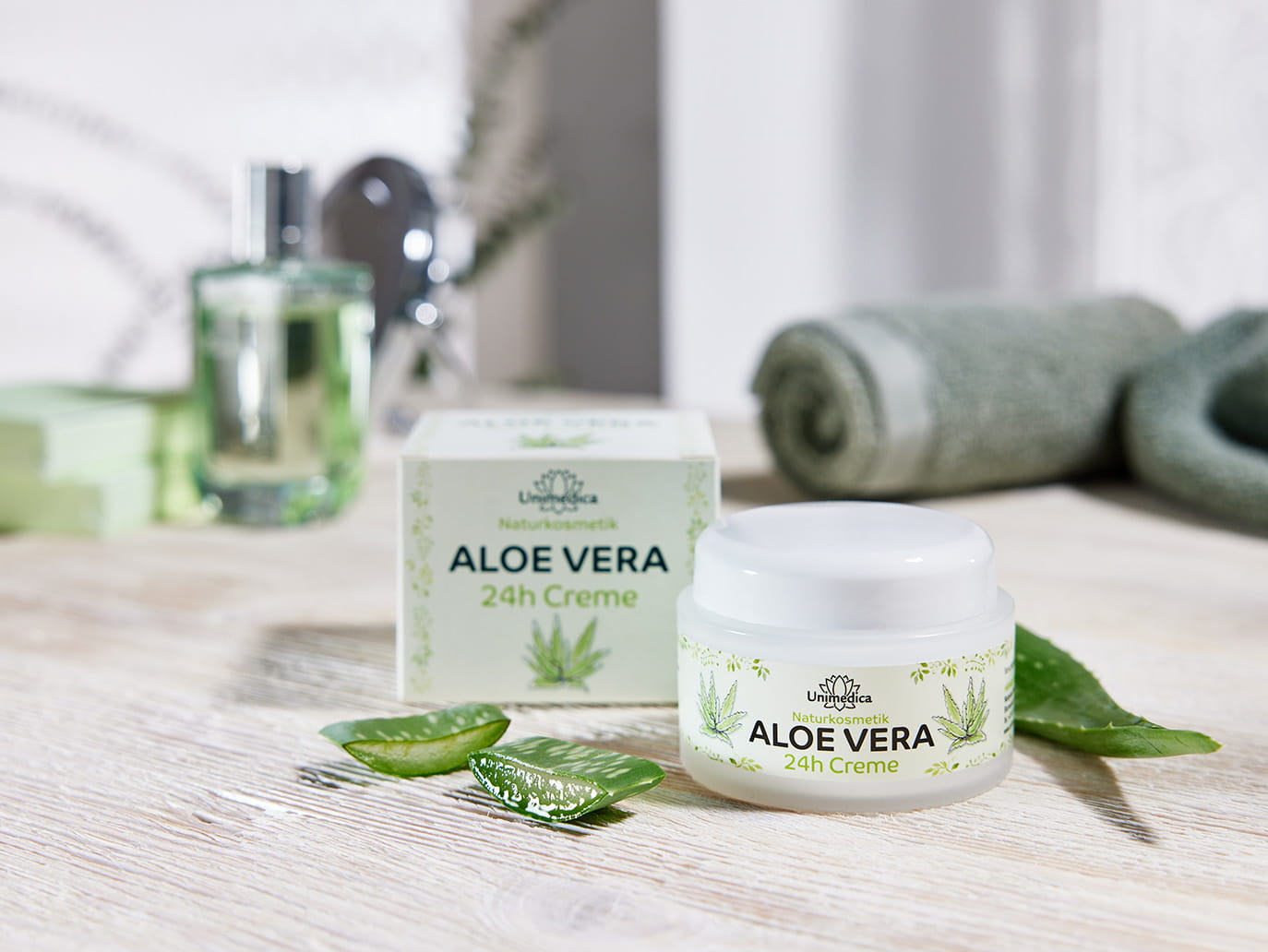 Aloe Vera 24h Creme - 50 ml - von Unimedica, mit Bio Aloe Vera,  Gurkenextrakt, Avocadol, Moringal, Hyaluronsure und Bio Melonenextrakt -  Narayana Verlag