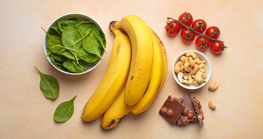 Ausgewogene Ernährung mit mineralstoffreichen Lebensmitteln und antioxidativen Vitaminen im Sommer
