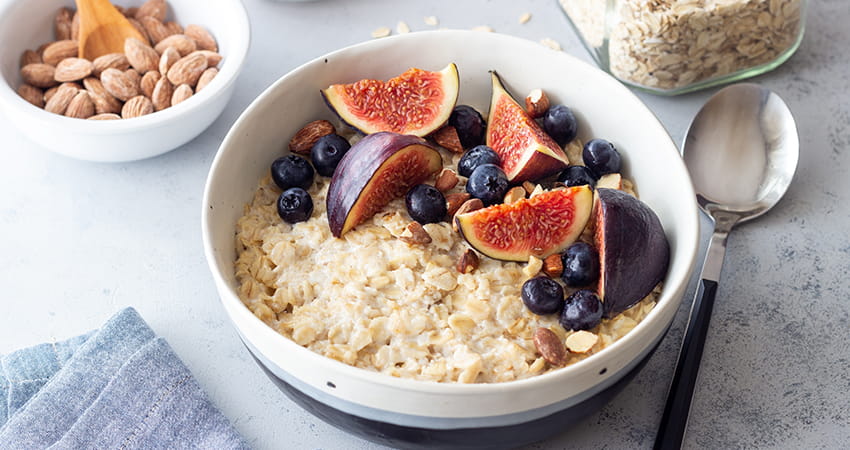 Ballaststoffreiches Frühstück mit Porridge