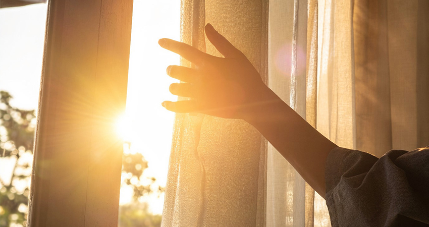 Tageslicht unterstützt die Anpassung der inneren Uhr nach der Zeitumstellung