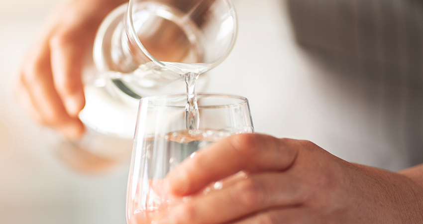 Light clothing, adequate hydration and a cool bedroom help with hot flushes
